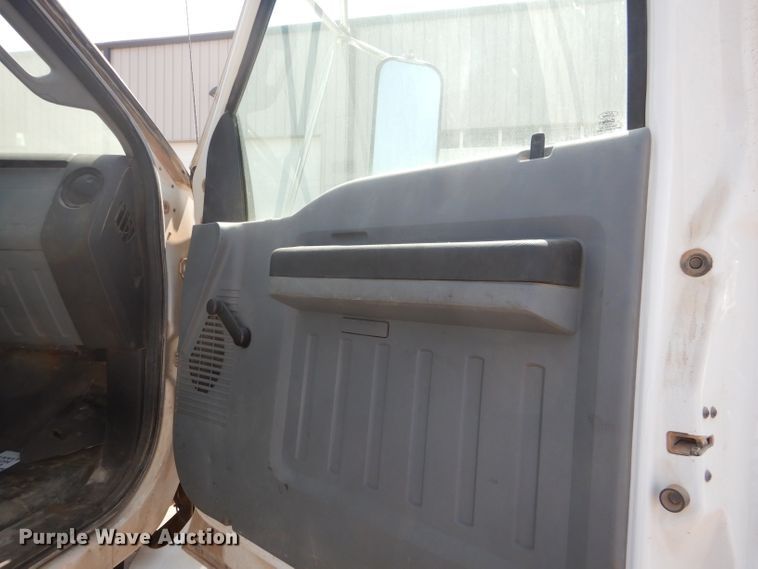 image for item HC9119 2011 Ford F750 Super Duty  truck cab and chassis