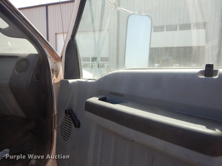 image for item HC9119 2011 Ford F750 Super Duty  truck cab and chassis