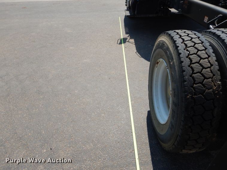 image for item HC9119 2011 Ford F750 Super Duty  truck cab and chassis