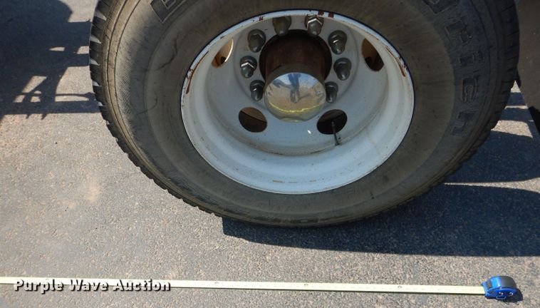 image for item HC9119 2011 Ford F750 Super Duty  truck cab and chassis