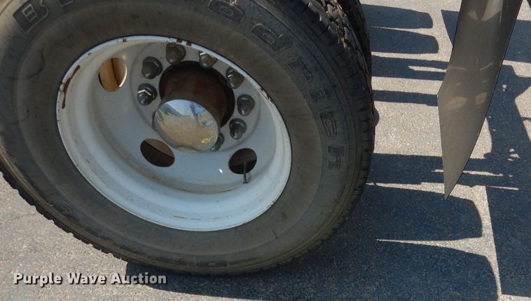 image for item HC9119 2011 Ford F750 Super Duty  truck cab and chassis