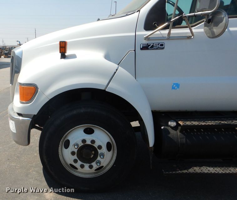 image for item HC9119 2011 Ford F750 Super Duty  truck cab and chassis