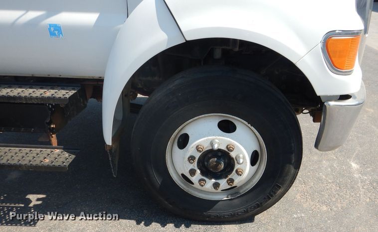 image for item HC9119 2011 Ford F750 Super Duty  truck cab and chassis