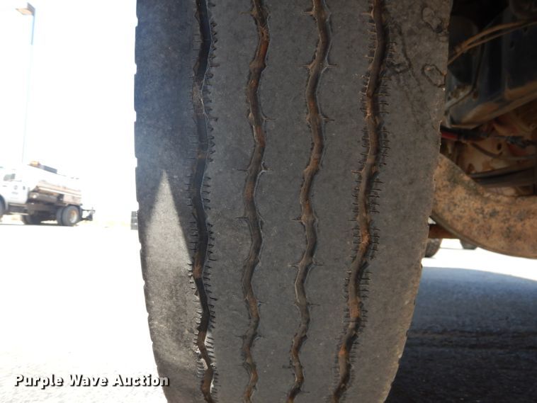 image for item HC9119 2011 Ford F750 Super Duty  truck cab and chassis