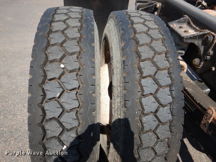 image for item HC9119 2011 Ford F750 Super Duty  truck cab and chassis