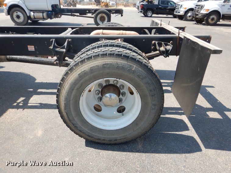 image for item HC9119 2011 Ford F750 Super Duty  truck cab and chassis