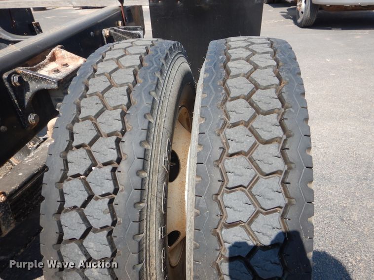 image for item HC9119 2011 Ford F750 Super Duty  truck cab and chassis