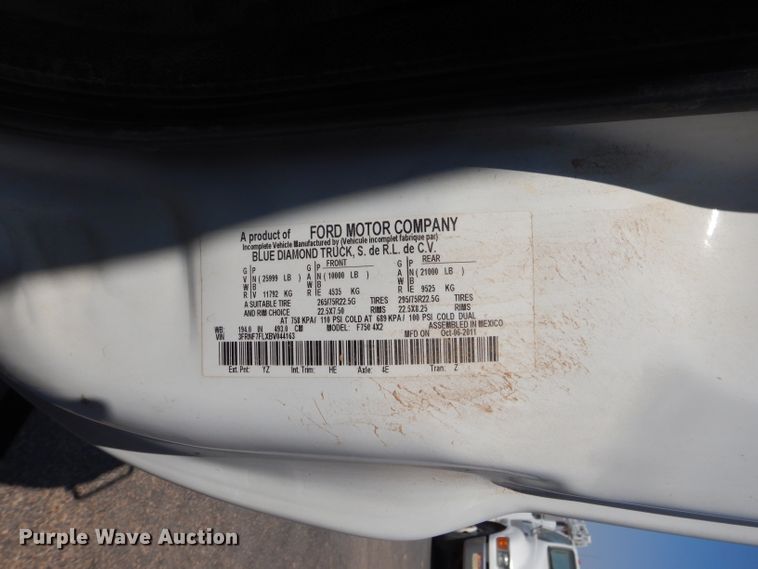 image for item HC9119 2011 Ford F750 Super Duty  truck cab and chassis