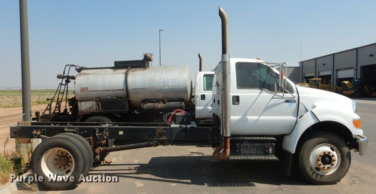 image for item HC9120 2013 Ford F750 Super Duty  truck cab and chassis