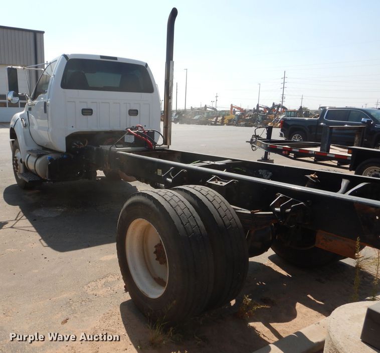 image for item HC9120 2013 Ford F750 Super Duty  truck cab and chassis