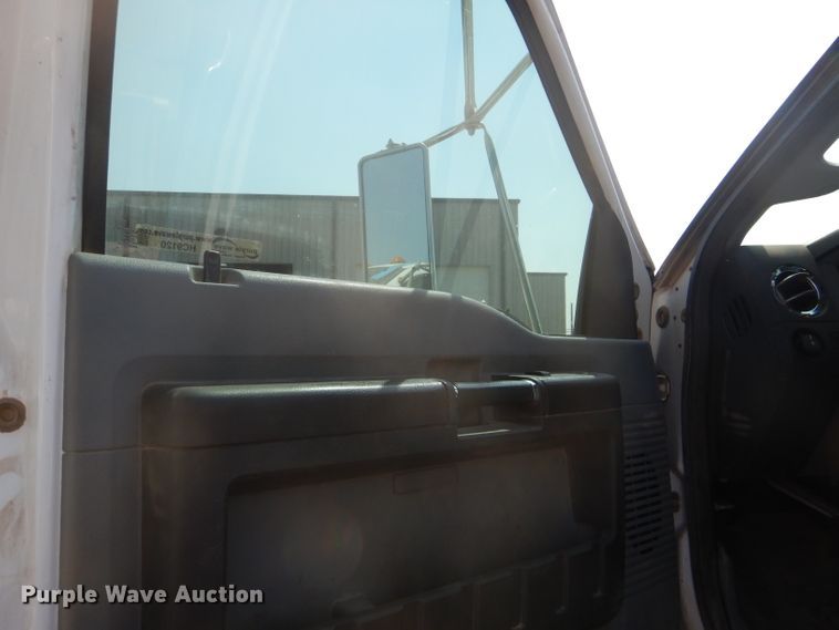 image for item HC9120 2013 Ford F750 Super Duty  truck cab and chassis