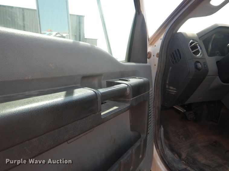 image for item HC9120 2013 Ford F750 Super Duty  truck cab and chassis