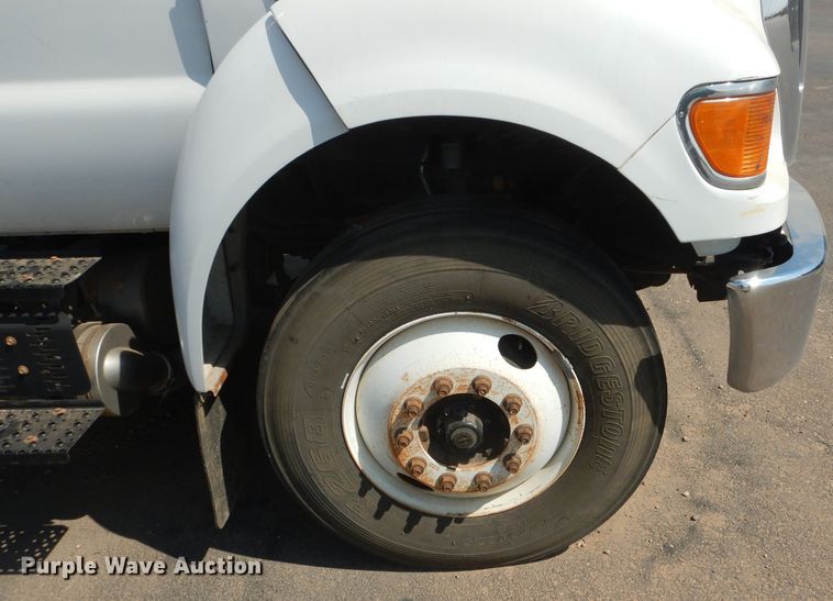 image for item HC9120 2013 Ford F750 Super Duty  truck cab and chassis