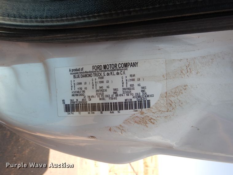 image for item HC9120 2013 Ford F750 Super Duty  truck cab and chassis