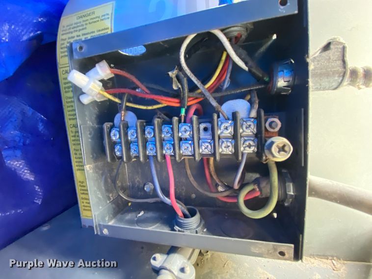 image for item HE9792 1991 Shenandoah Horizon 200 oil burning furnace