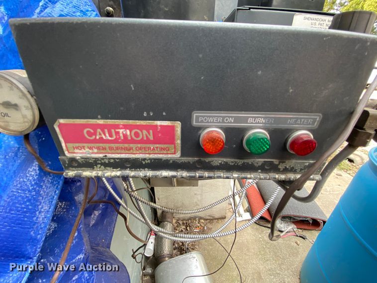 image for item HE9792 1991 Shenandoah Horizon 200 oil burning furnace