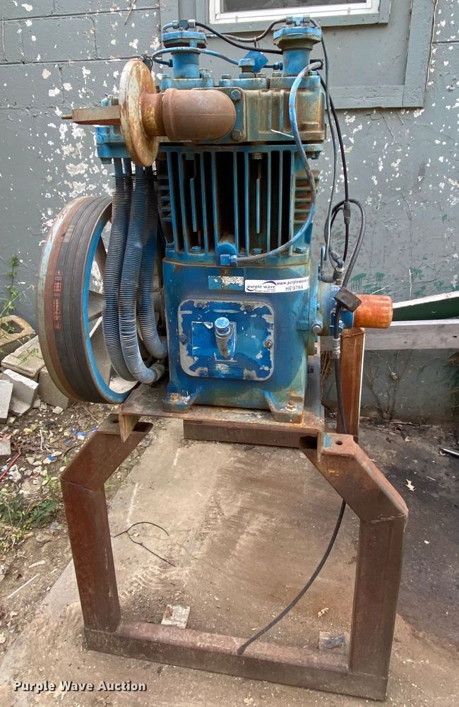 image for item HE9794 Quincy 370 air compressor