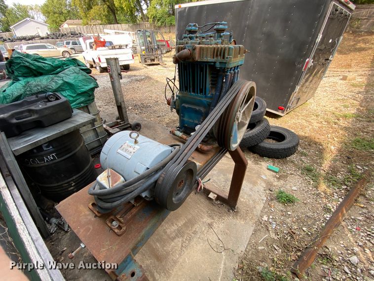 image for item HE9794 Quincy 370 air compressor