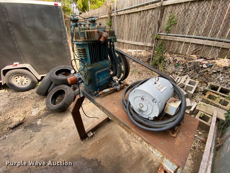 image for item HE9794 Quincy 370 air compressor