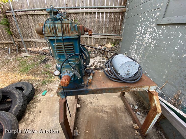 image for item HE9794 Quincy 370 air compressor