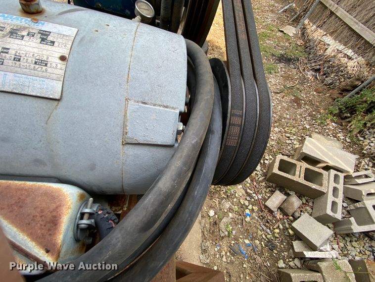 image for item HE9794 Quincy 370 air compressor