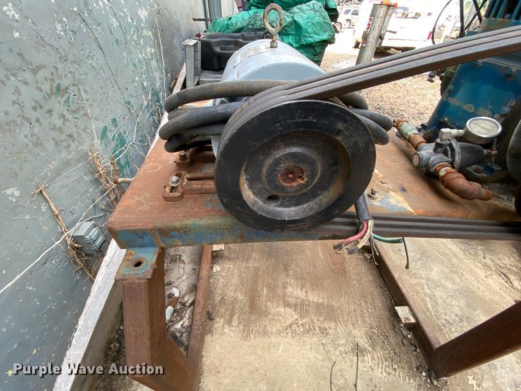 image for item HE9794 Quincy 370 air compressor