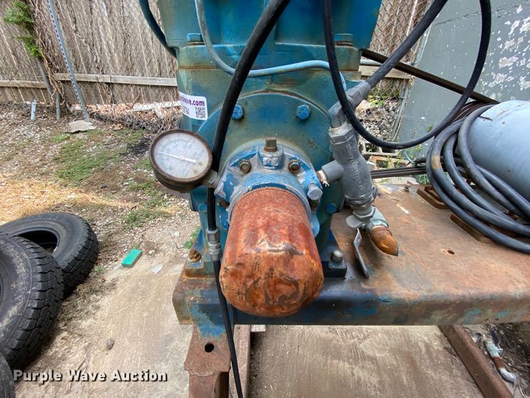 image for item HE9794 Quincy 370 air compressor