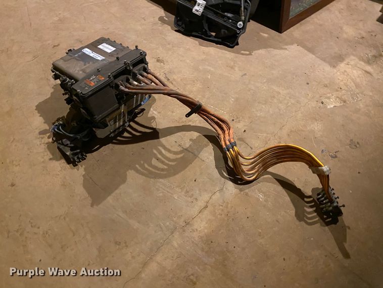 image for item HE9804 Power inverter