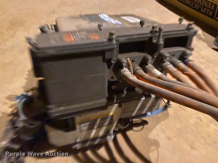 image for item HE9804 Power inverter