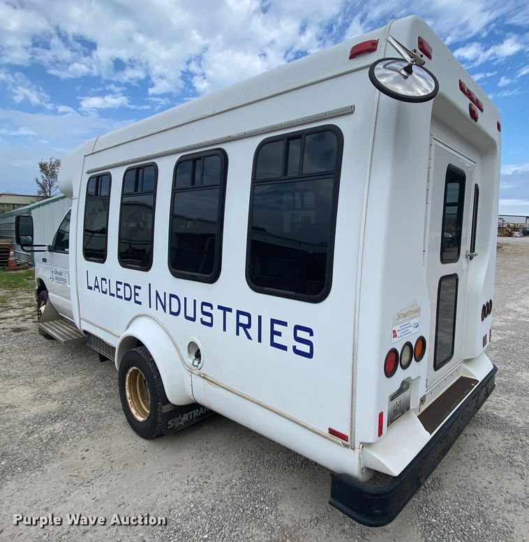 image for item HE9810 2008 Ford E350 Super Duty  shuttle bus