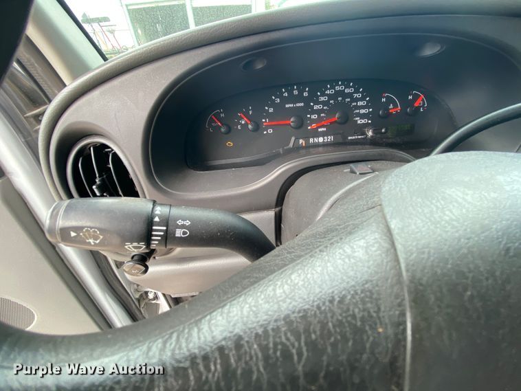 image for item HE9810 2008 Ford E350 Super Duty  shuttle bus