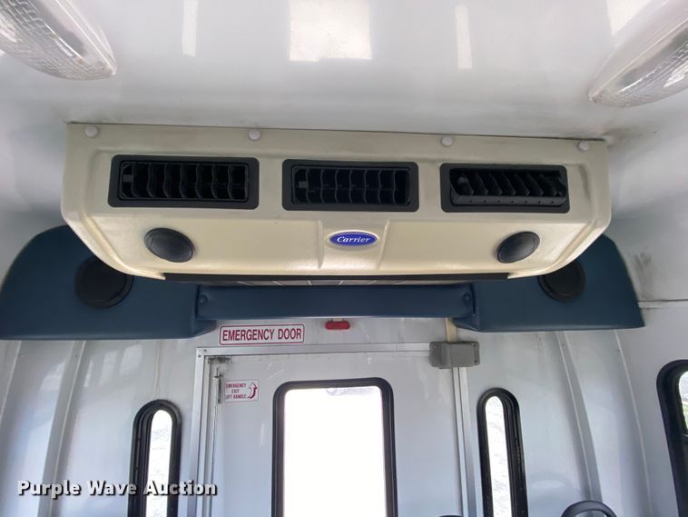 image for item HE9810 2008 Ford E350 Super Duty  shuttle bus