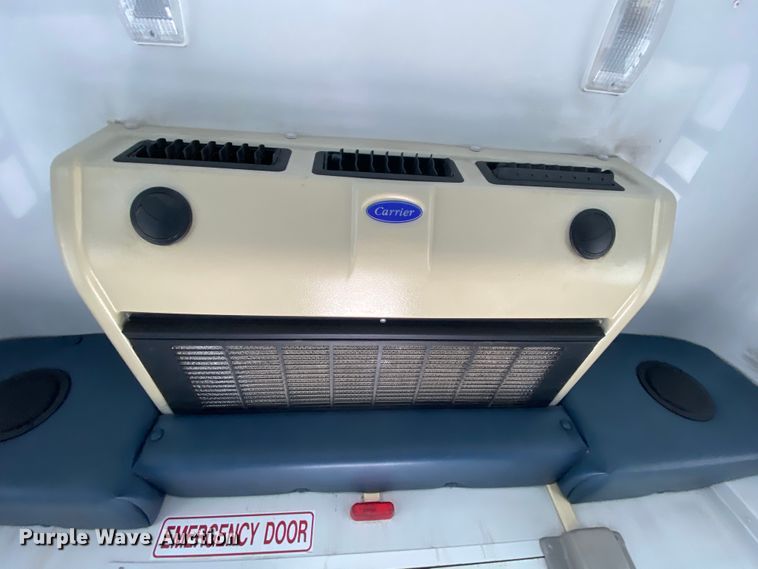 image for item HE9810 2008 Ford E350 Super Duty  shuttle bus