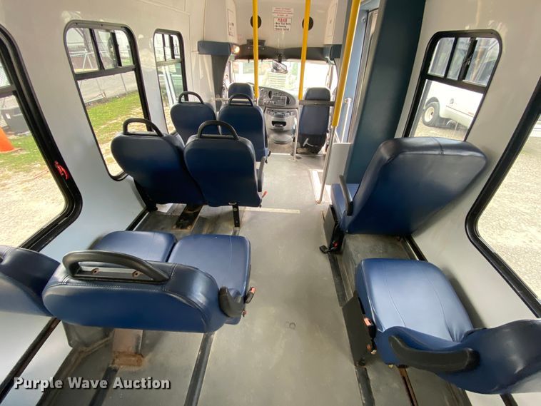 image for item HE9810 2008 Ford E350 Super Duty  shuttle bus