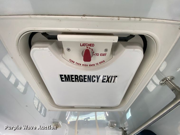 image for item HE9810 2008 Ford E350 Super Duty  shuttle bus