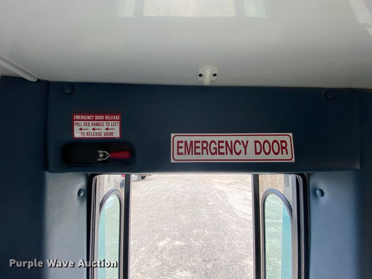 image for item HE9810 2008 Ford E350 Super Duty  shuttle bus