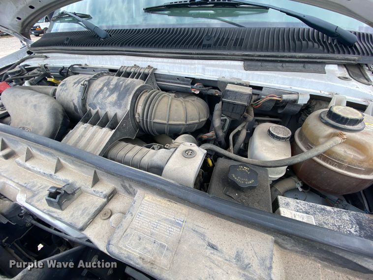 image for item HE9810 2008 Ford E350 Super Duty  shuttle bus