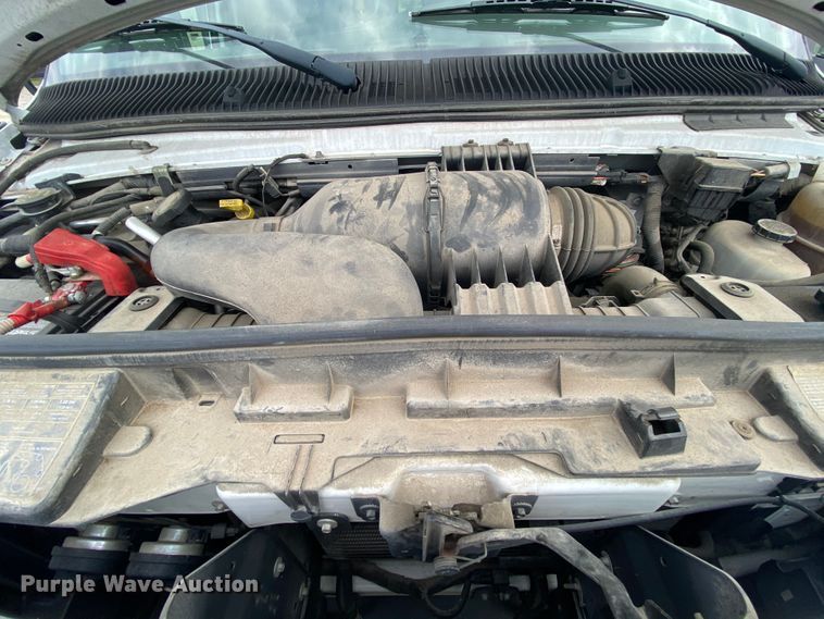 image for item HE9810 2008 Ford E350 Super Duty  shuttle bus