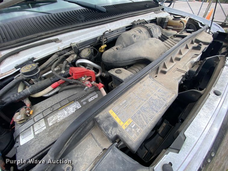 image for item HE9810 2008 Ford E350 Super Duty  shuttle bus