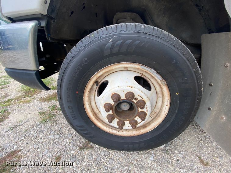 image for item HE9810 2008 Ford E350 Super Duty  shuttle bus