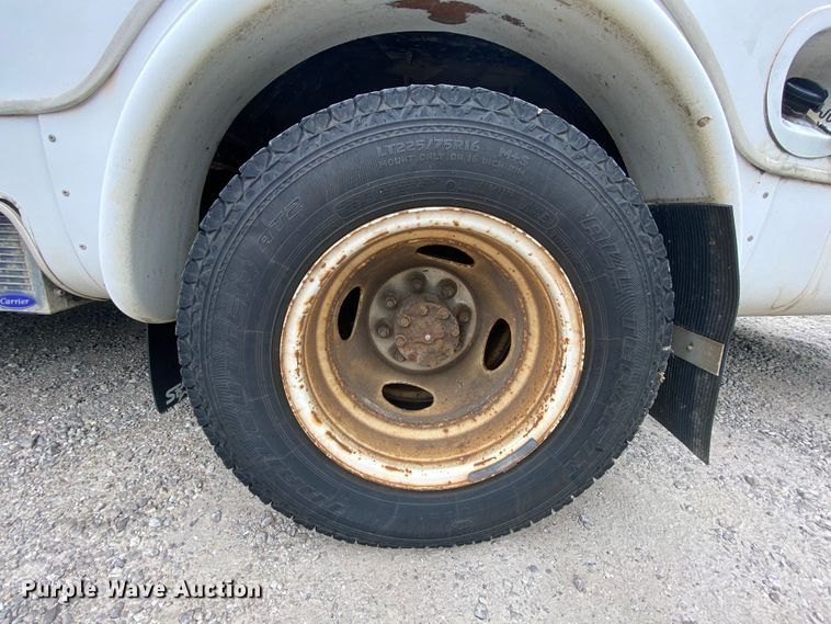 image for item HE9810 2008 Ford E350 Super Duty  shuttle bus