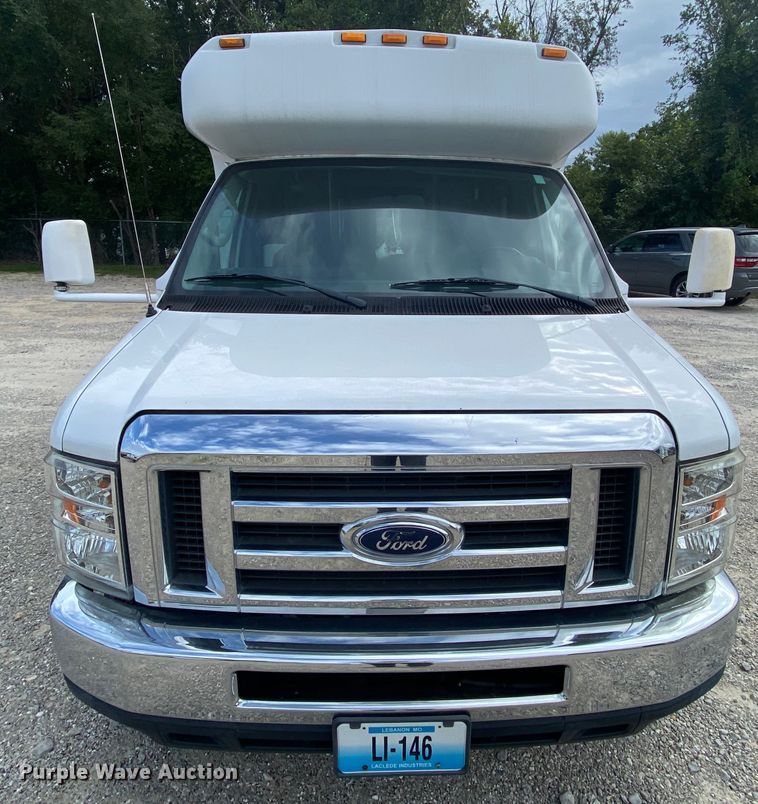 image for item HE9811 2012 Ford E350 Super Duty  El Dorado shuttle bus