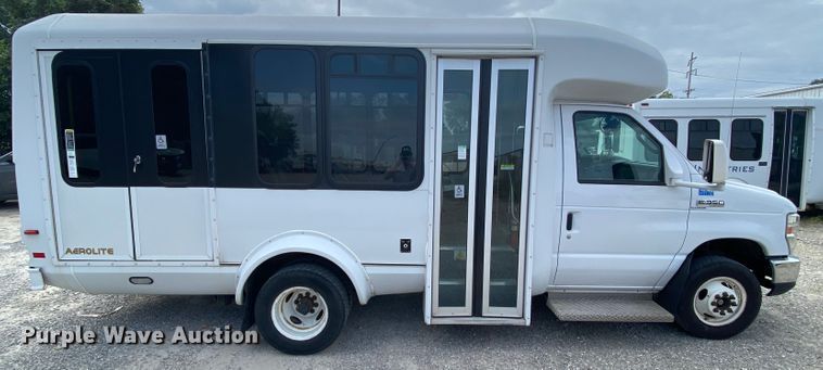 image for item HE9811 2012 Ford E350 Super Duty  El Dorado shuttle bus