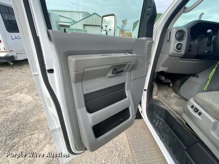 image for item HE9811 2012 Ford E350 Super Duty  El Dorado shuttle bus