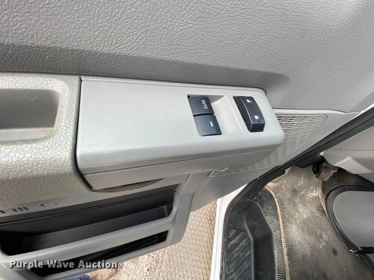 image for item HE9811 2012 Ford E350 Super Duty  El Dorado shuttle bus