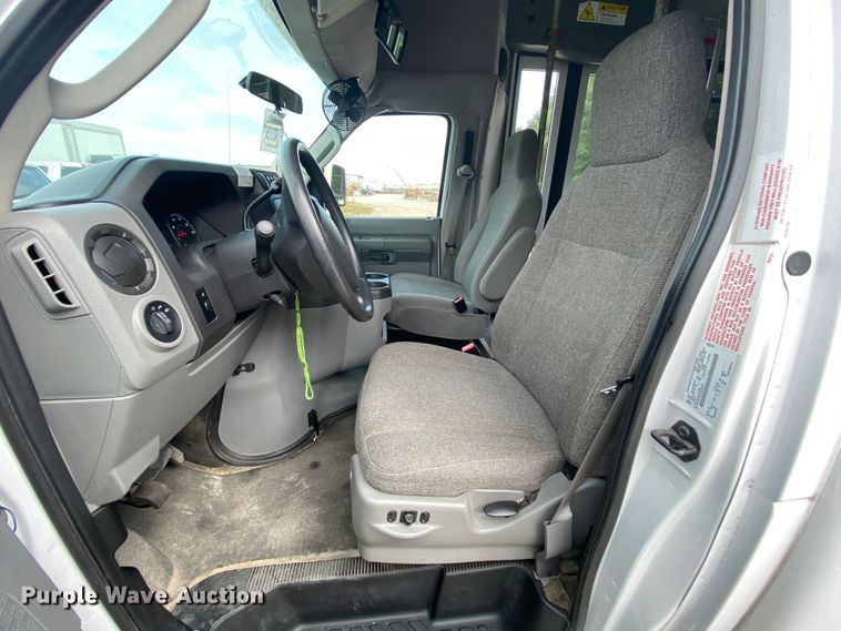 image for item HE9811 2012 Ford E350 Super Duty  El Dorado shuttle bus