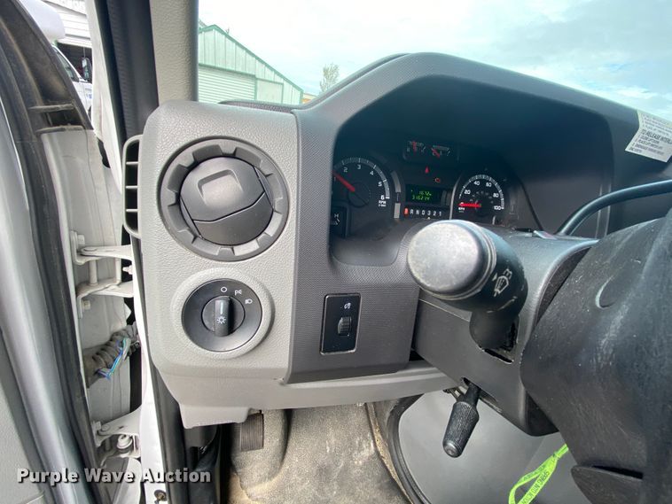 image for item HE9811 2012 Ford E350 Super Duty  El Dorado shuttle bus