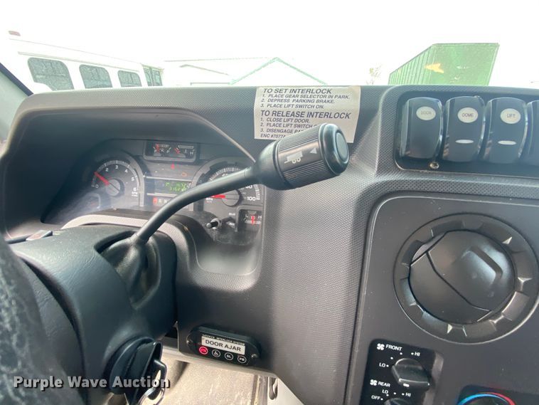 image for item HE9811 2012 Ford E350 Super Duty  El Dorado shuttle bus