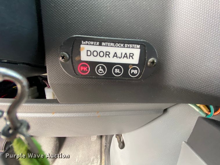 image for item HE9811 2012 Ford E350 Super Duty  El Dorado shuttle bus