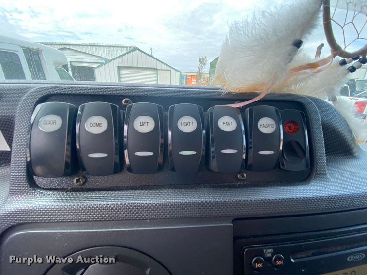 image for item HE9811 2012 Ford E350 Super Duty  El Dorado shuttle bus